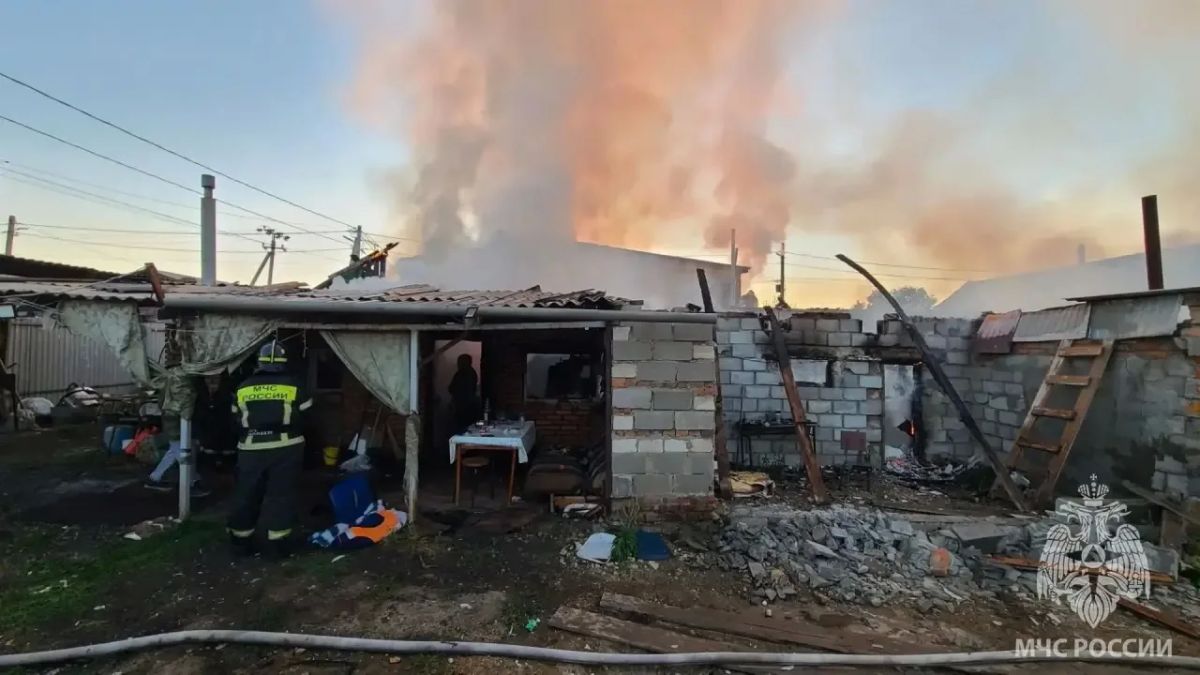 Три человека спасли на пожаре в Орске Три человека спасли на пожаре в Орске