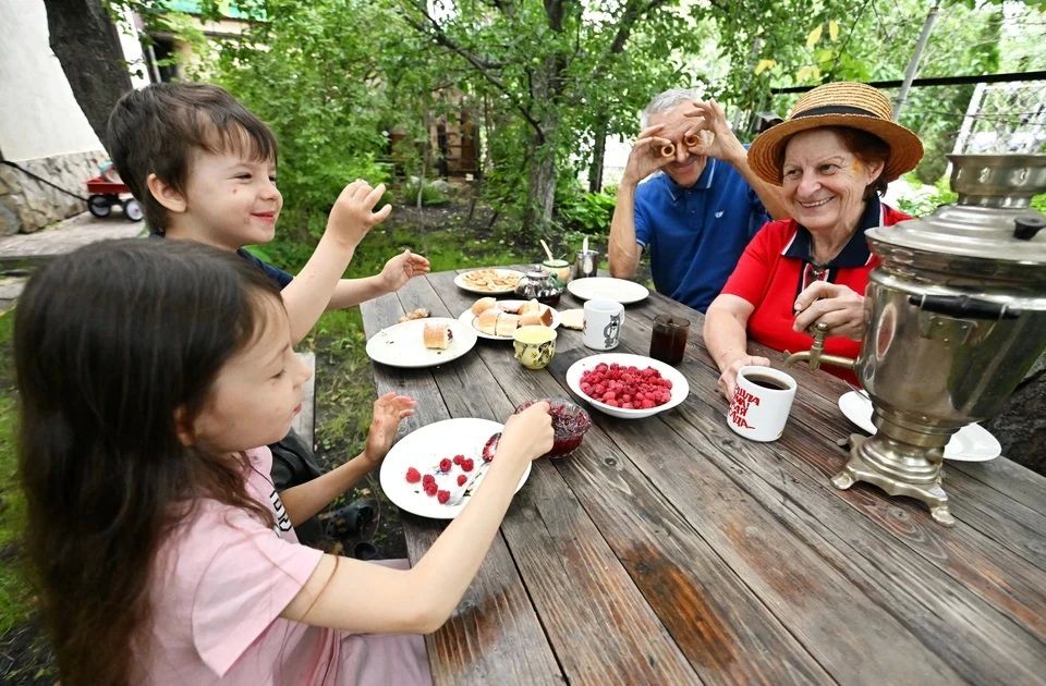 «Улыбки моих бабушки и дедушки»: «КП-Оренбург» объявляет фотоконкурс про любимых героев семейных снимков