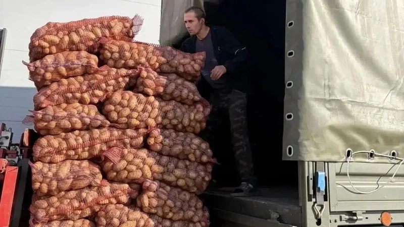 КамАЗ овощей отправился на передовую из Оренбуржья