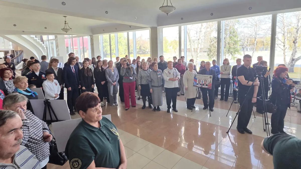 «За каждым подвигом стоит семья»: Юрий Мироненко поддержал открытие новой патриотической выставки