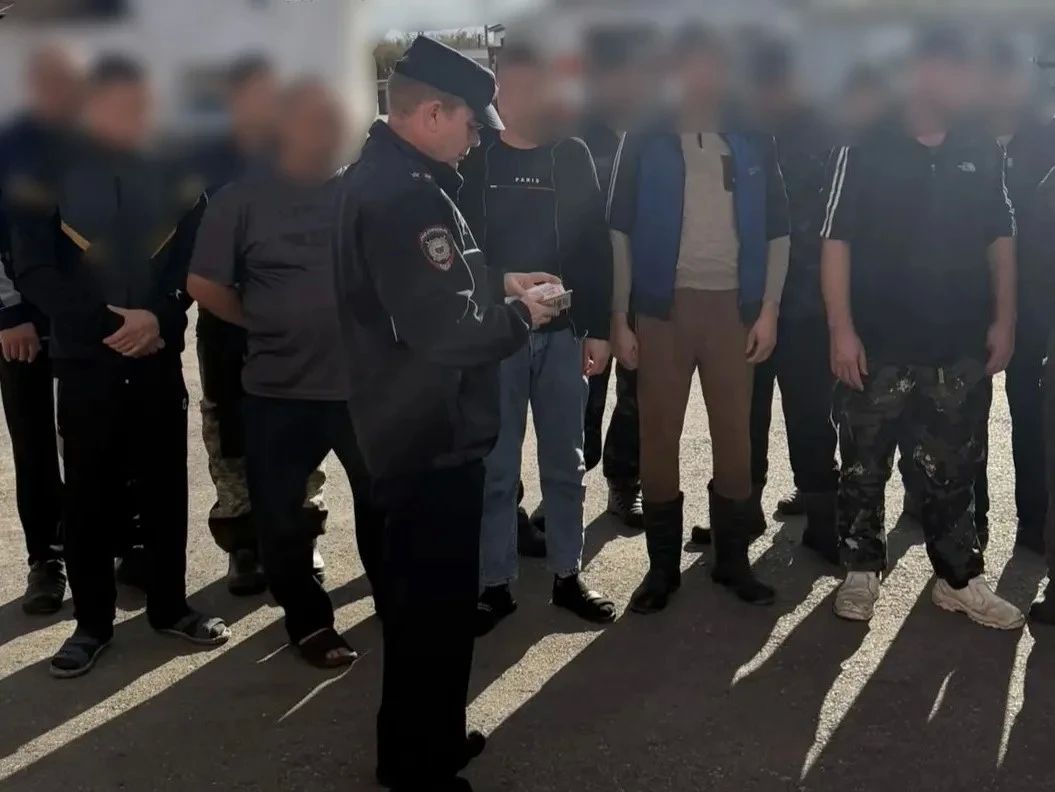 В Бугуруслане сотрудники полиции провели мероприятие по выявлению нарушений миграционного законодательства В Бугуруслане сотрудники полиции провели мероприятие по выявлению нарушений миграционного законодательства