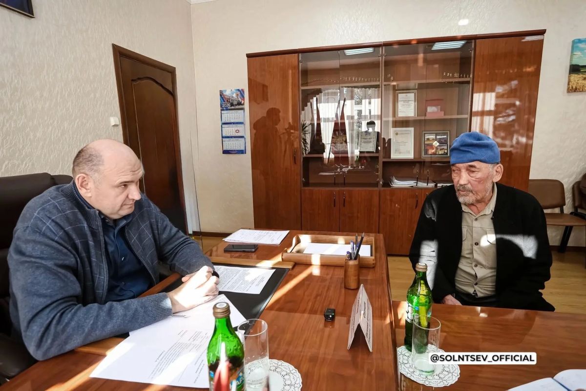 Евгений Солнцев провел прием горожан в селе Кваркино Евгений Солнцев провел прием горожан в селе Кваркино