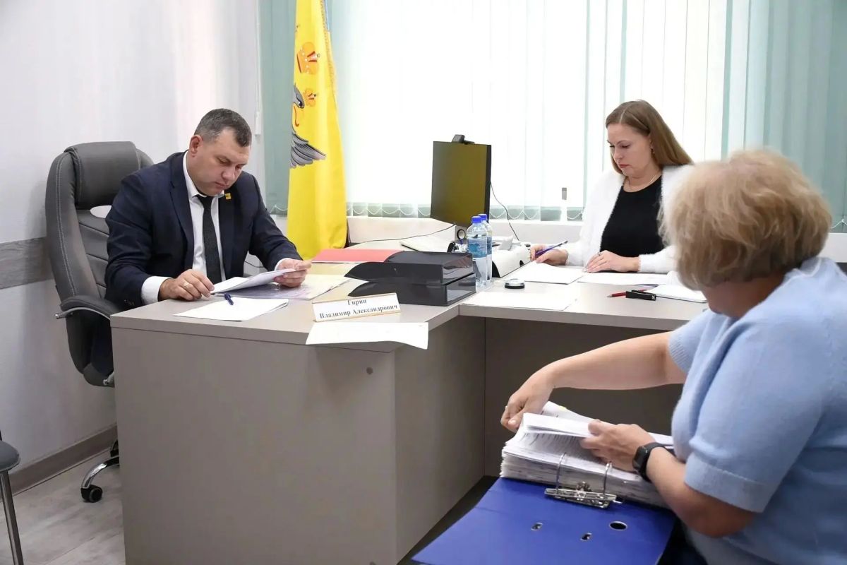 В Оренбурге прошел личный прием граждан по дорогам и земле