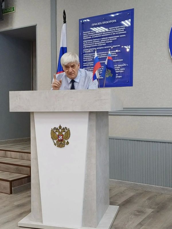 Почетные гости из Уральского государственного университета им. В.Ф. Яковлева посетили музей прокуратуры Оренбургской области Почетные гости из Уральского государственного университета им. В.Ф. Яковлева посетили музей прокуратуры Оренбургской области