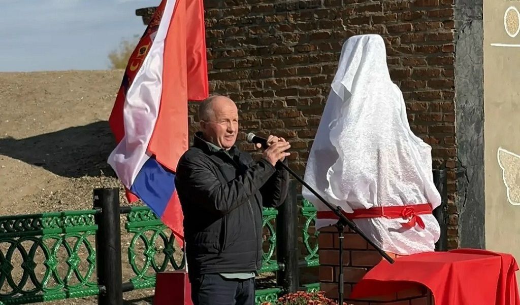 Бюст Герою Соцтруда установили в Первомайском Соль-Илецкого округа Бюст Герою Соцтруда установили в Первомайском Соль-Илецкого округа