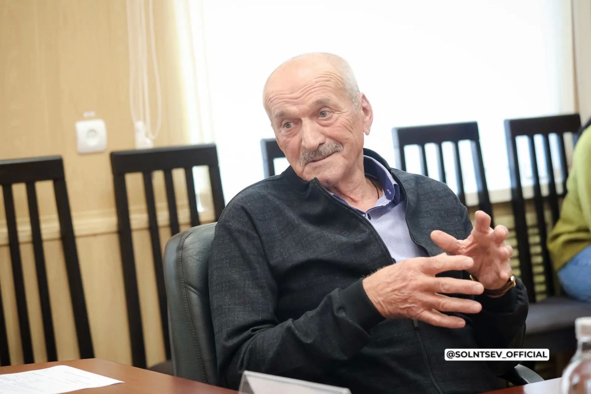 Евгений Солнцев: Конечно, посещая Адамовский район, провёл личный приём граждан и там Евгений Солнцев: Конечно, посещая Адамовский район, провёл личный приём граждан и там