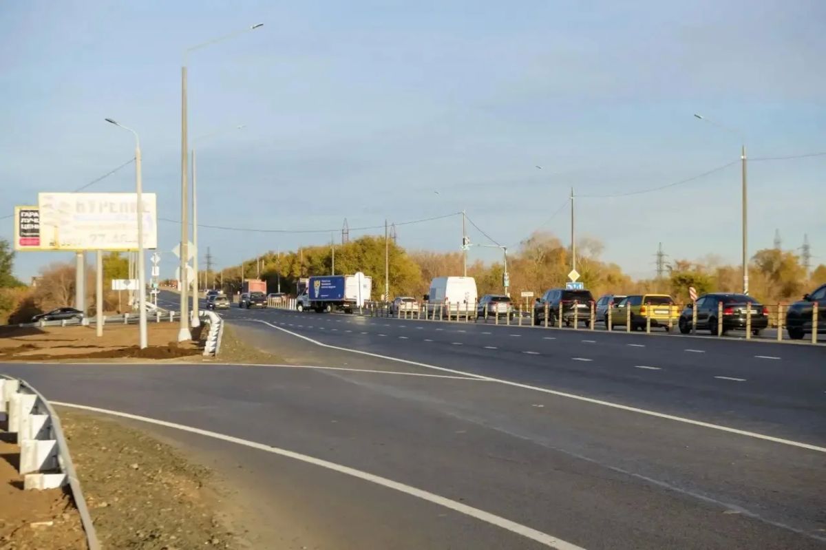 В Оренбурге расширили Загородное шоссе и обновили перекрёсток В Оренбурге расширили Загородное шоссе и обновили перекрёсток