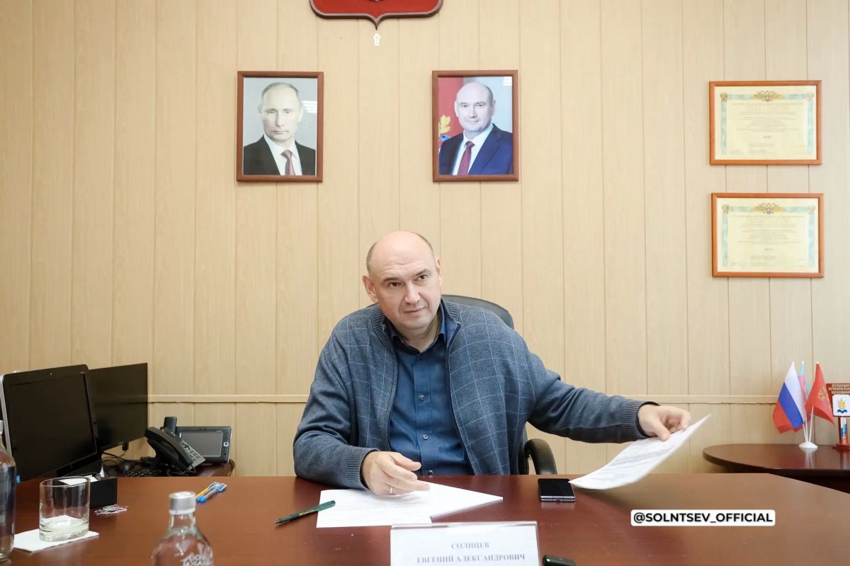 Евгений Солнцев: Конечно, посещая Адамовский район, провёл личный приём граждан и там