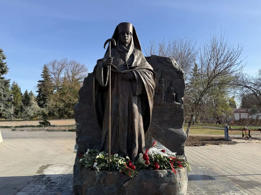Евгений Солнцев: В Бугуруслане открыли памятник сёстрам Покровского женского монастыря и его последней настоятельнице – игуменье Серафиме (Почеревиной) Евгений Солнцев: В Бугуруслане открыли памятник сёстрам Покровского женского монастыря и его последней настоятельнице – игуменье Серафиме (Почеревиной)