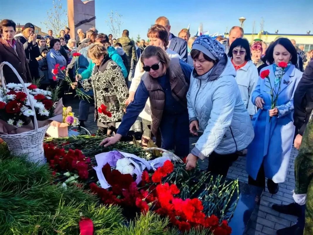 В Сорочинске открыли стелу в честь героев специальной военной операции В Сорочинске открыли стелу в честь героев специальной военной операции