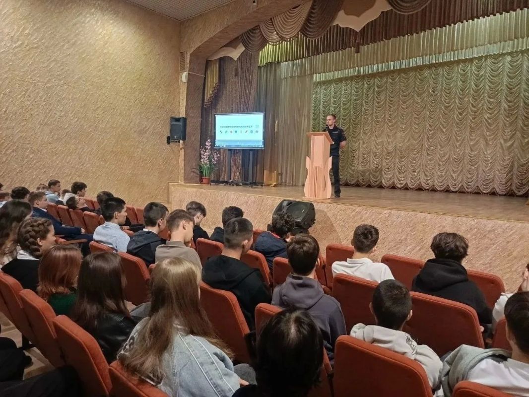 Оренбургские школьники, студенты и их родители узнали, как защититься от интернет-мошенников Оренбургские школьники, студенты и их родители узнали, как защититься от интернет-мошенников