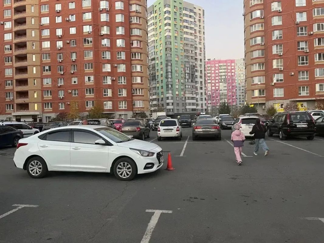 В Оренбурге во дворе дома сбили 10-летнего ребенка на самокате