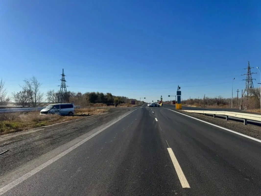 Сотрудники Госавтоинспекции устанавливают обстоятельства ДТП, в котором пострадала пассажирка Сотрудники Госавтоинспекции устанавливают обстоятельства ДТП, в котором пострадала пассажирка
