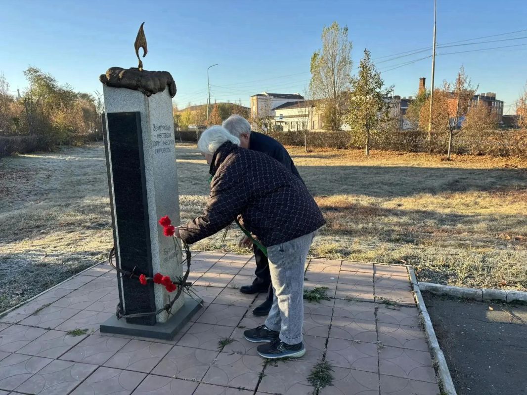 День памяти жертв политических репрессий: в Оренбуржье почтили память безвинно пострадавших День памяти жертв политических репрессий: в Оренбуржье почтили память безвинно пострадавших